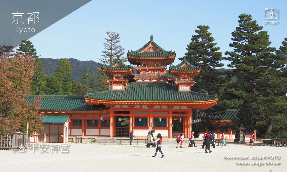 京都：平安神宮の蒼龍楼