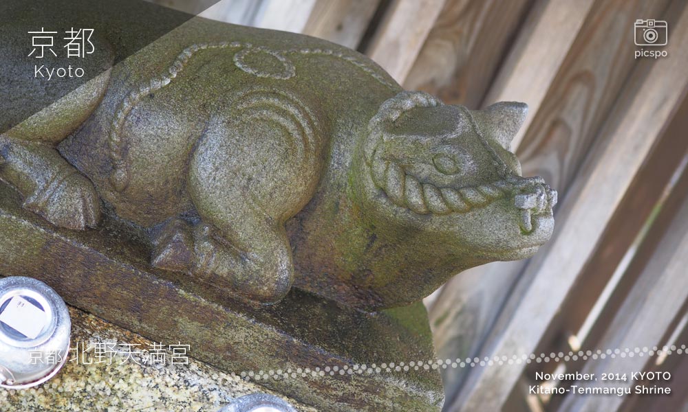 京都：北野天満宮の牛の石像