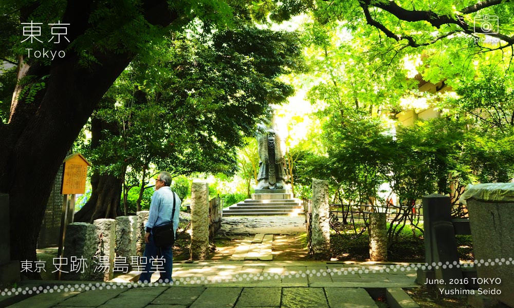 湯島聖堂の孔子の銅像