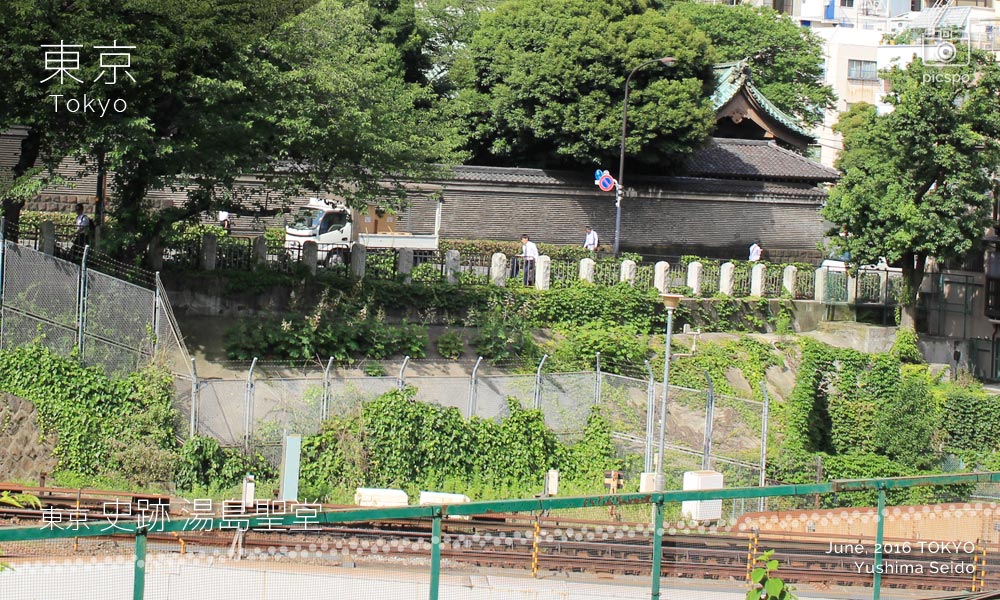 湯島聖堂の築地塀